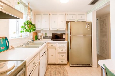 Condo in Bradenton, Florida, 2 bedrooms  № 212919 - photo 3