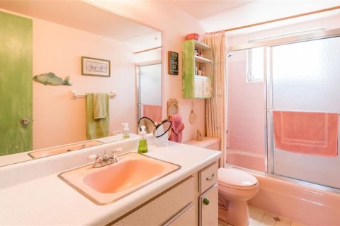 Condo in Bradenton, Florida, 2 bedrooms  № 212919 - photo 8