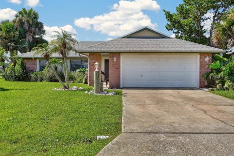 House in Palm Coast, Florida 3 bedrooms, 152.73 sq.m. № 2296256