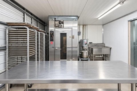 Купить коммерческую недвижимость в Хайалиа, Флорида № 2433992 - фото 5