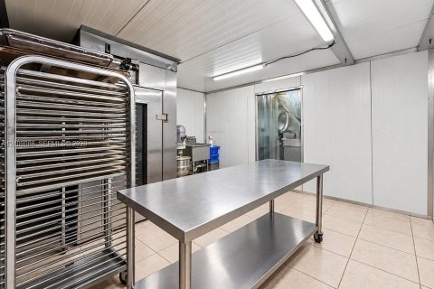 Купить коммерческую недвижимость в Хайалиа, Флорида № 2433992 - фото 8