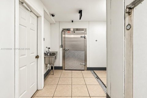 Купить коммерческую недвижимость в Хайалиа, Флорида № 2433992 - фото 12