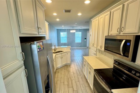 Купить таунхаус в Холливуд, Флорида 3 спальни, 132.01м2, № 2021918 - фото 3