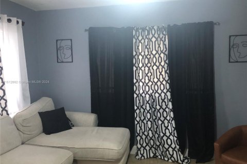 Commercial property in Miami, Florida 283.82 sq.m. № 1696829 - photo 11
