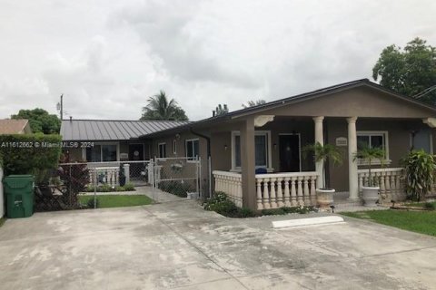 Commercial property in Miami, Florida 283.82 sq.m. № 1696829 - photo 1