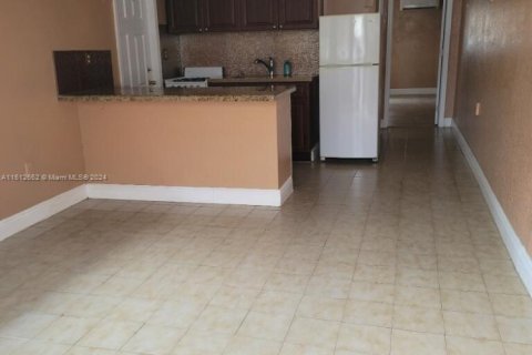 Commercial property in Miami, Florida 283.82 sq.m. № 1696829 - photo 13