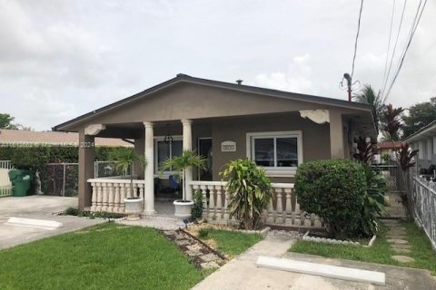 Commercial property in Miami, Florida 283.82 sq.m. № 1696829 - photo 2