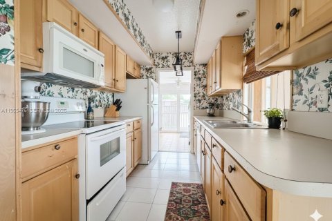 Купить виллу или дом в Порт-Сент-Луси, Флорида 2 спальни, 83.05м2, № 2029627 - фото 7