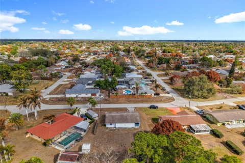 Купить виллу или дом в Порт-Сент-Луси, Флорида 2 спальни, 83.05м2, № 2029627 - фото 28