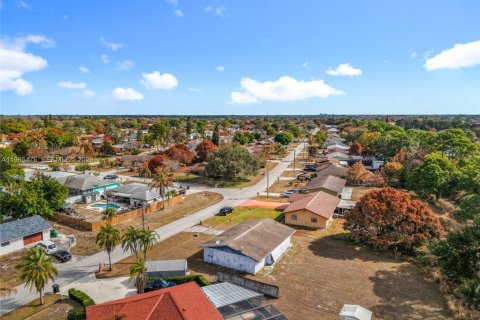 Купить виллу или дом в Порт-Сент-Луси, Флорида 2 спальни, 83.05м2, № 2029627 - фото 25