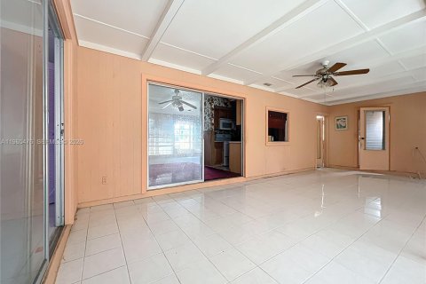 Купить виллу или дом в Порт-Сент-Луси, Флорида 2 спальни, 83.05м2, № 2029627 - фото 18