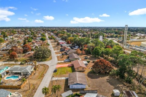 Купить виллу или дом в Порт-Сент-Луси, Флорида 2 спальни, 83.05м2, № 2029627 - фото 26