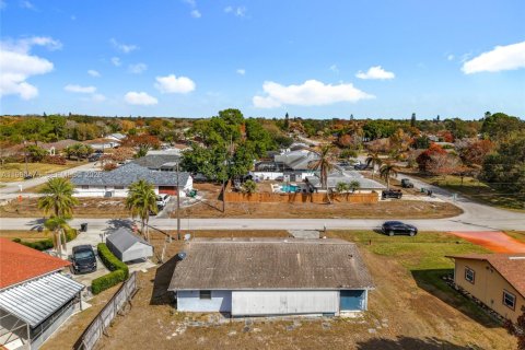 Купить виллу или дом в Порт-Сент-Луси, Флорида 2 спальни, 83.05м2, № 2029627 - фото 24