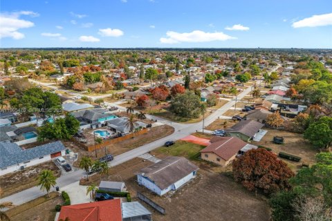 Купить виллу или дом в Порт-Сент-Луси, Флорида 2 спальни, 83.05м2, № 2029627 - фото 27