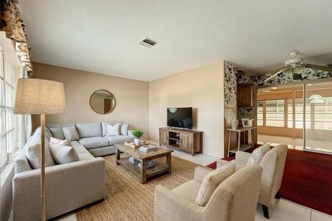 Купить виллу или дом в Порт-Сент-Луси, Флорида 2 спальни, 83.05м2, № 2029627 - фото 5