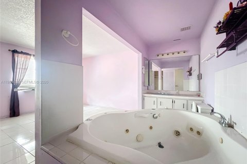 Купить виллу или дом в Порт-Сент-Луси, Флорида 2 спальни, 83.05м2, № 2029627 - фото 13