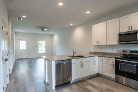House in Orlando, Florida 4 bedrooms, 135.45 sq.m. № 2202101 - photo 9