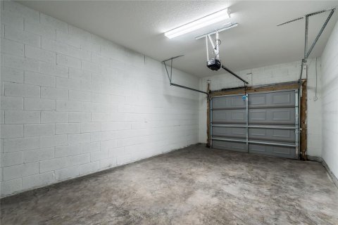House in Orlando, Florida 4 bedrooms, 135.45 sq.m. № 2202101 - photo 13
