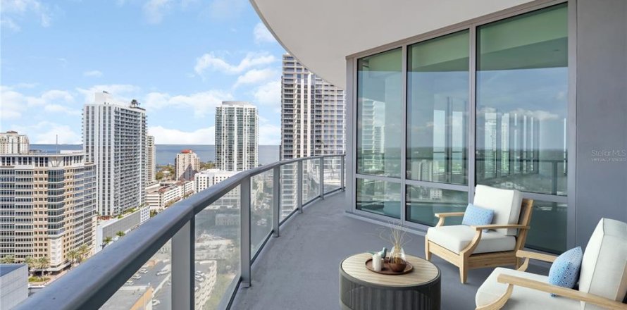 Condo in Saint Petersburg, Florida, 3 bedrooms  № 2138230