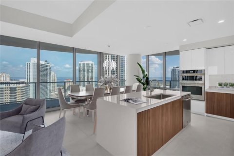 Condo in Saint Petersburg, Florida, 3 bedrooms  № 2138230 - photo 4