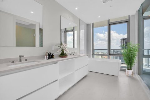 Condo in Saint Petersburg, Florida, 3 bedrooms  № 2138230 - photo 7