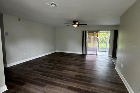 House in Fort Myers, Florida 3 bedrooms, 109.07 sq.m. № 2107310 - photo 2