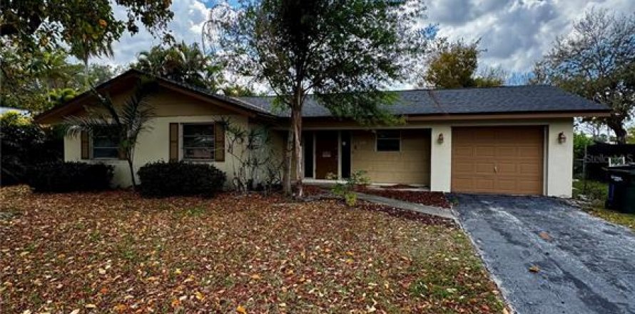 House in Fort Myers, Florida 3 bedrooms, 109.07 sq.m. № 2107310