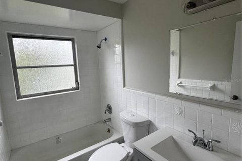 House in Fort Myers, Florida 3 bedrooms, 109.07 sq.m. № 2107310 - photo 11
