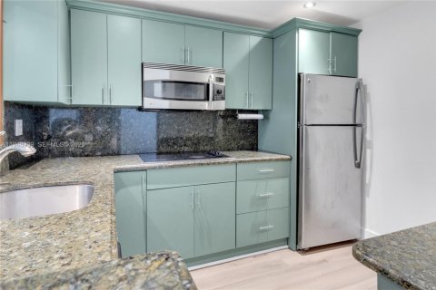 Снять в аренду кондоминиум в Майами, Флорида 1 спальня, 68.38м2, № 2005487 - фото 4