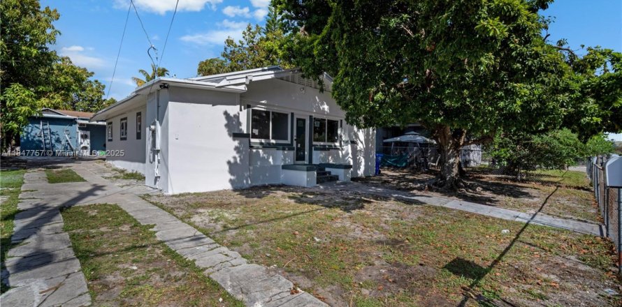 Villa ou maison à Miami, Floride 3 chambres, 179.12 m2 № 1848334
