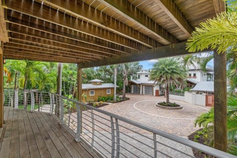 House in Bradenton, Florida 6 bedrooms, 599.68 sq.m. № 2414870 - photo 12