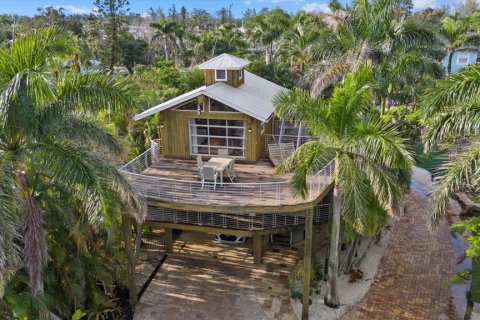 House in Bradenton, Florida 6 bedrooms, 599.68 sq.m. № 2414870 - photo 2
