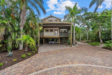 House in Bradenton, Florida 6 bedrooms, 599.68 sq.m. № 2414870 - photo 13