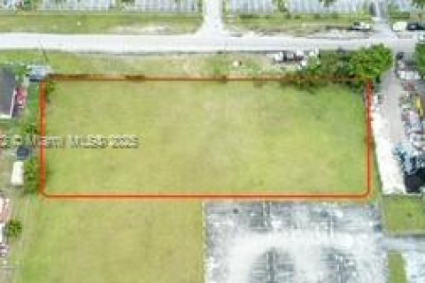 Propiedad comercial en venta en Miami, Florida № 1979434 - foto 7