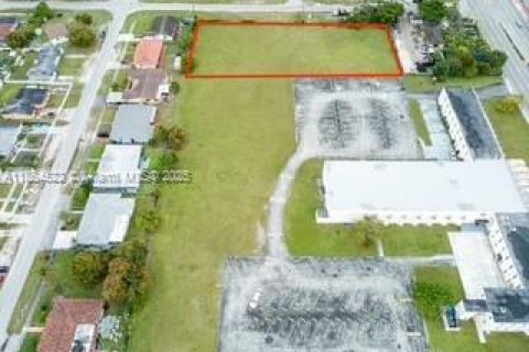 Propiedad comercial en venta en Miami, Florida № 1979434 - foto 2