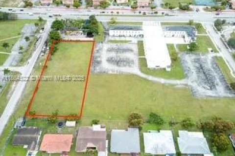 Propiedad comercial en venta en Miami, Florida № 1979434 - foto 4