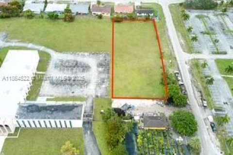 Propiedad comercial en venta en Miami, Florida № 1979434 - foto 6