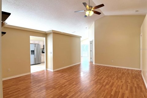 House in Davenport, Florida 4 bedrooms, 154.31 sq.m. № 2167755 - photo 3