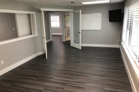 Propiedad comercial en alquiler en Winter Park, Florida, 153.2 m2 № 2234647 - foto 6