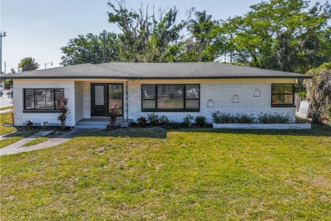 Propiedad comercial en alquiler en Winter Park, Florida, 153.2 m2 № 2234647 - foto 2