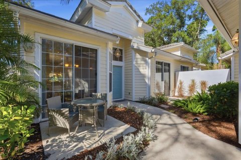 House in University Park, Florida 2 bedrooms, 136.85 sq.m. № 2152289