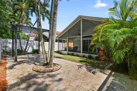 House in Lake Worth, Florida 3 bedrooms, 124.12 sq.m. № 2171837 - photo 21