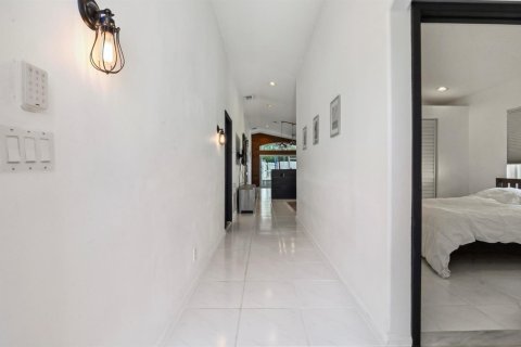 House in Lake Worth, Florida 3 bedrooms, 124.12 sq.m. № 2171837 - photo 5