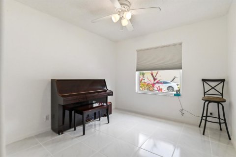 House in Lake Worth, Florida 3 bedrooms, 124.12 sq.m. № 2171837 - photo 12