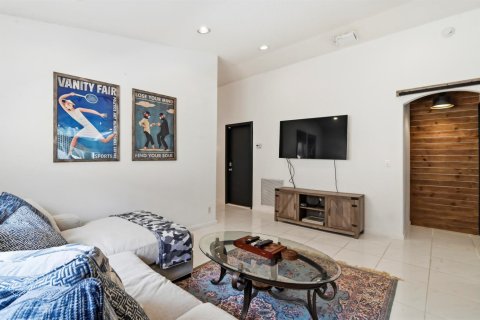 House in Lake Worth, Florida 3 bedrooms, 124.12 sq.m. № 2171837 - photo 9