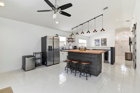 House in Lake Worth, Florida 3 bedrooms, 124.12 sq.m. № 2171837 - photo 7