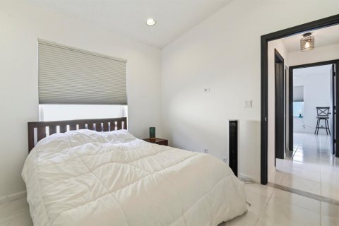 House in Lake Worth, Florida 3 bedrooms, 124.12 sq.m. № 2171837 - photo 11