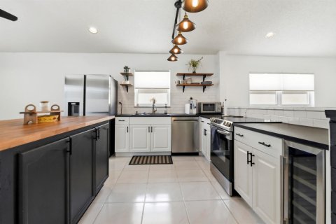 House in Lake Worth, Florida 3 bedrooms, 124.12 sq.m. № 2171837 - photo 6