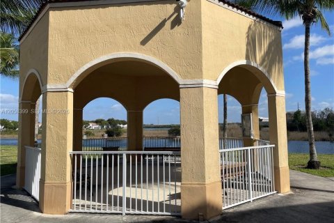 Condo in Miramar, Florida, 3 bedrooms № 2249045 - photo 8