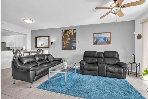 Купить кондоминиум в Тамарак, Флорида 3 комнаты, 114.18м2, № 2083298 - фото 17